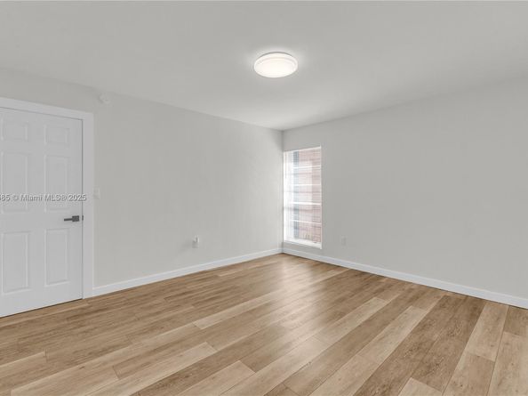 4709 NW 7th St 2049, Miami FL 33126