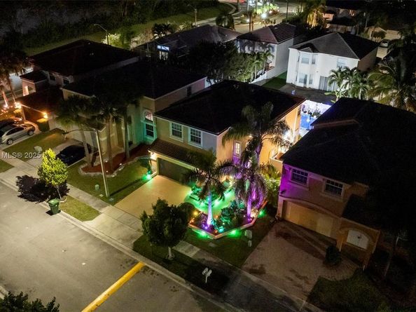 15887 NW 4th Ct, Pembroke Pines FL 33028