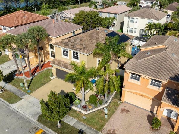 15887 NW 4th Ct, Pembroke Pines FL 33028