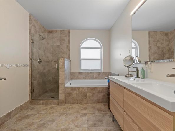 15887 NW 4th Ct, Pembroke Pines FL 33028