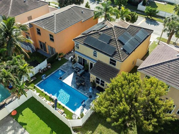 15887 NW 4th Ct, Pembroke Pines FL 33028