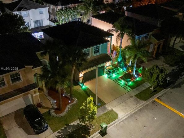 15887 NW 4th Ct, Pembroke Pines FL 33028