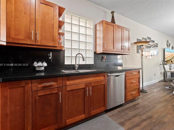 15887 NW 4th Ct, Pembroke Pines FL 33028