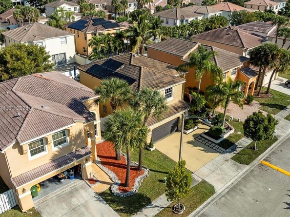 15887 NW 4th Ct, Pembroke Pines FL 33028