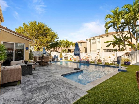 15887 NW 4th Ct, Pembroke Pines FL 33028