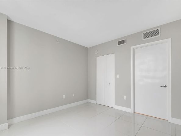 1871 NW S River Dr 1606, Miami FL 33125