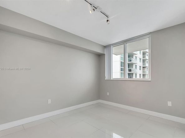 1871 NW S River Dr 1606, Miami FL 33125