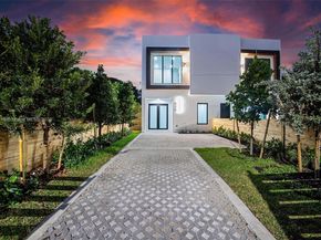 535 NW 52nd St, Miami FL 33127
