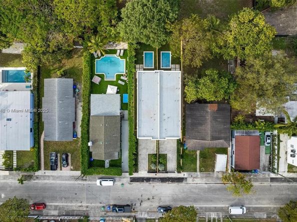 535 NW 52nd St, Miami FL 33127