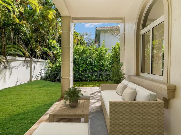 3559 Forest View Cir, Dania Beach FL 33312