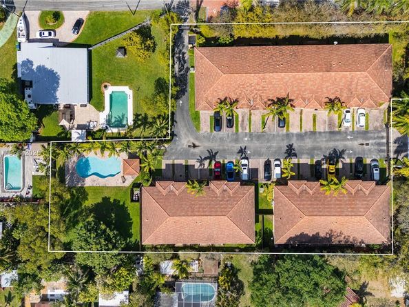 330 SW 2nd Ave 3, Hallandale Beach FL 33009