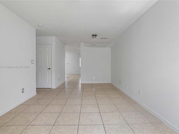 330 SW 2nd Ave 3, Hallandale Beach FL 33009