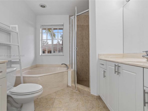 330 SW 2nd Ave 3, Hallandale Beach FL 33009