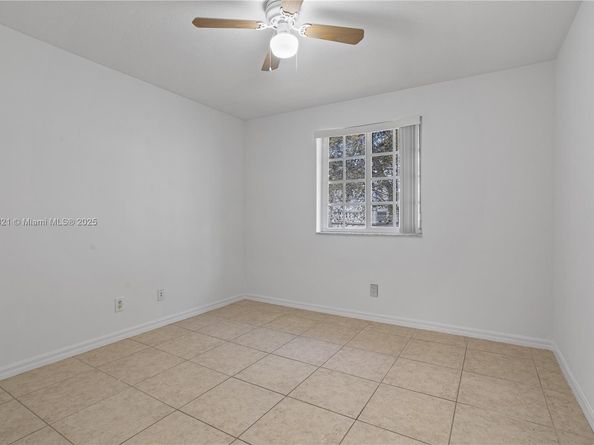 330 SW 2nd Ave 3, Hallandale Beach FL 33009