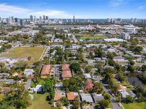 330 SW 2nd Ave 3, Hallandale Beach FL 33009