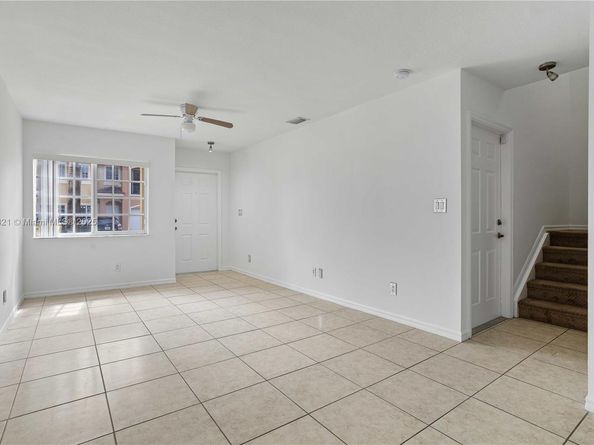 330 SW 2nd Ave 3, Hallandale Beach FL 33009