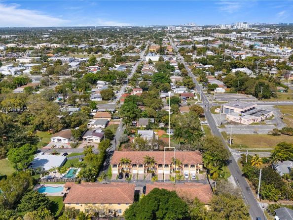 330 SW 2nd Ave 3, Hallandale Beach FL 33009