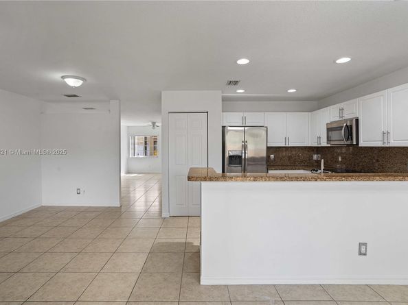 330 SW 2nd Ave 3, Hallandale Beach FL 33009