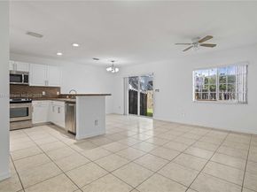 330 SW 2nd Ave 3, Hallandale Beach FL 33009