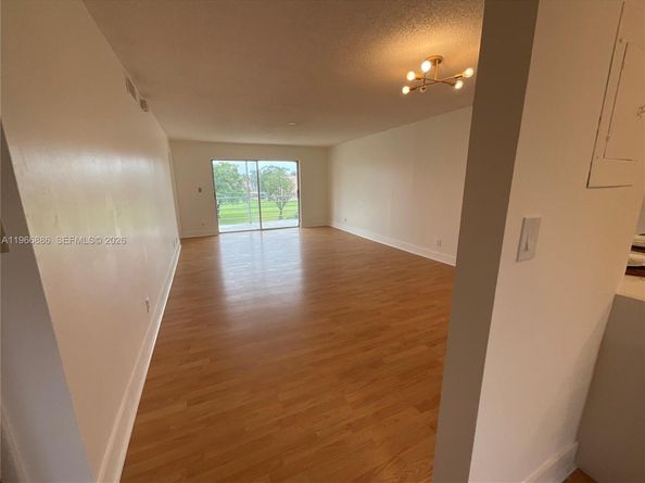 9481 Sunrise Lakes Blvd 302, Sunrise FL 33322