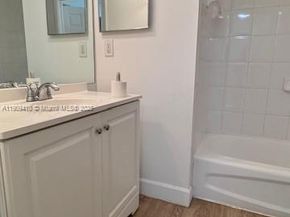 7930 N Nob Hill Rd 106, Tamarac FL 33321