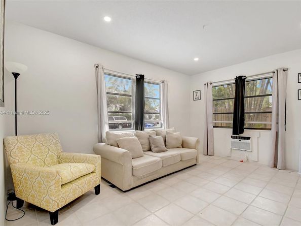 1213 SE 1st St, Fort Lauderdale FL 33301