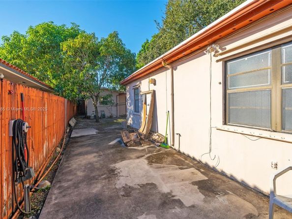 5834 SW 4th St, Miami FL 33144