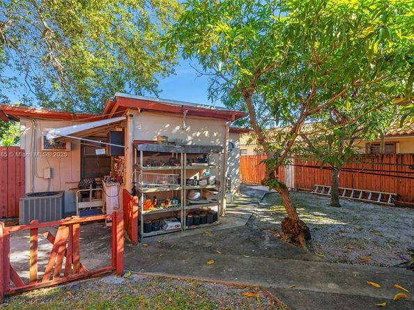 5834 SW 4th St, Miami FL 33144