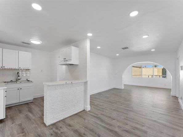 550 NW 17th St, Pompano Beach FL 33060