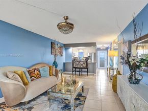 8900 Washington Blvd PH5, Pembroke Pines FL 33025