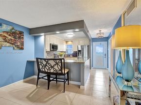 8900 Washington Blvd PH5, Pembroke Pines FL 33025