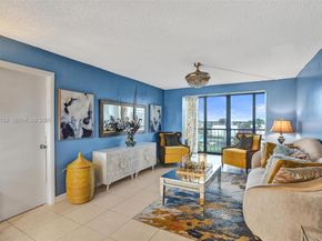 8900 Washington Blvd PH5, Pembroke Pines FL 33025