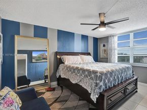 8900 Washington Blvd PH5, Pembroke Pines FL 33025