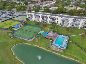 8900 Washington Blvd PH5, Pembroke Pines FL 33025