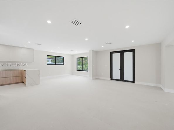 6332 SW 28th St, Miami FL 33155