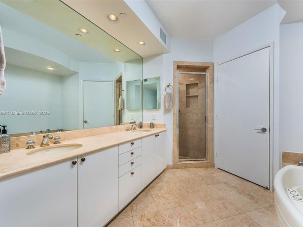 789 Crandon Blvd 1202, Key Biscayne FL 33149
