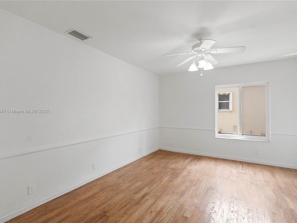 15601 SW 14th St, Pembroke Pines FL 33027