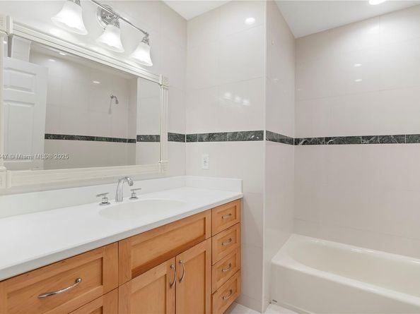 15601 SW 14th St, Pembroke Pines FL 33027