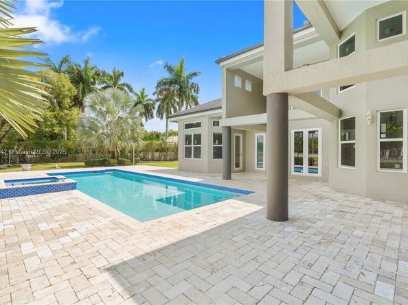 15601 SW 14th St, Pembroke Pines FL 33027