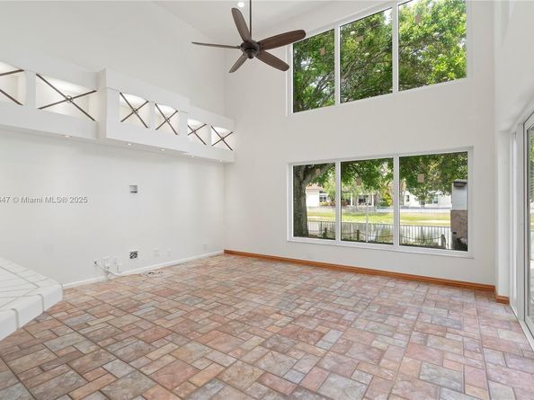 15601 SW 14th St, Pembroke Pines FL 33027