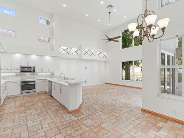 15601 SW 14th St, Pembroke Pines FL 33027