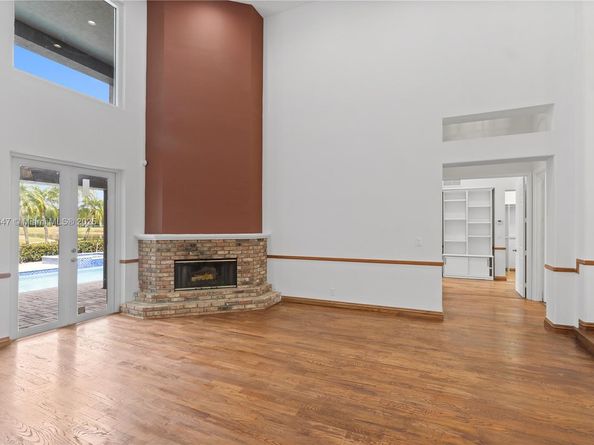 15601 SW 14th St, Pembroke Pines FL 33027