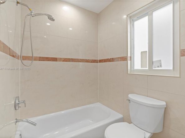 15601 SW 14th St, Pembroke Pines FL 33027