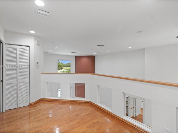 15601 SW 14th St, Pembroke Pines FL 33027