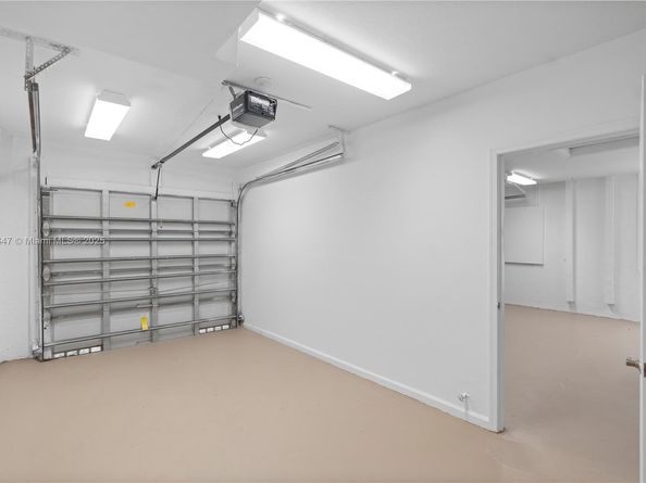 15601 SW 14th St, Pembroke Pines FL 33027