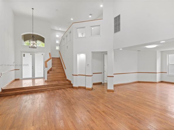 15601 SW 14th St, Pembroke Pines FL 33027