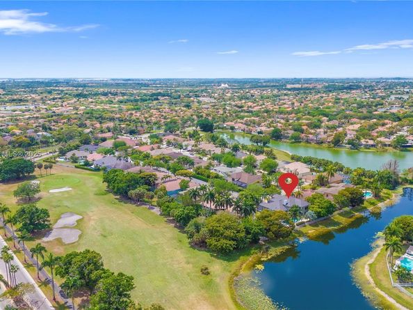 15601 SW 14th St, Pembroke Pines FL 33027