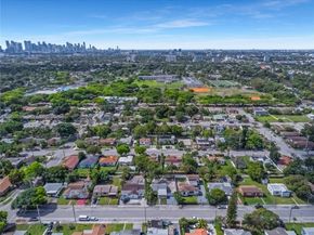 1340 NW 52nd St, Miami FL 33142