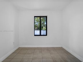 1340 NW 52nd St, Miami FL 33142