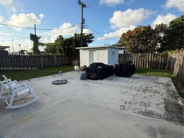 726 NW 75th St, Miami FL 33150
